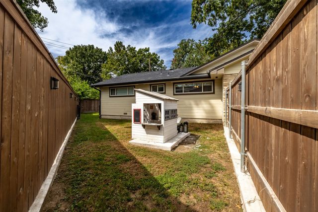 5622 S Columbia Avenue, Tulsa, OK 74105