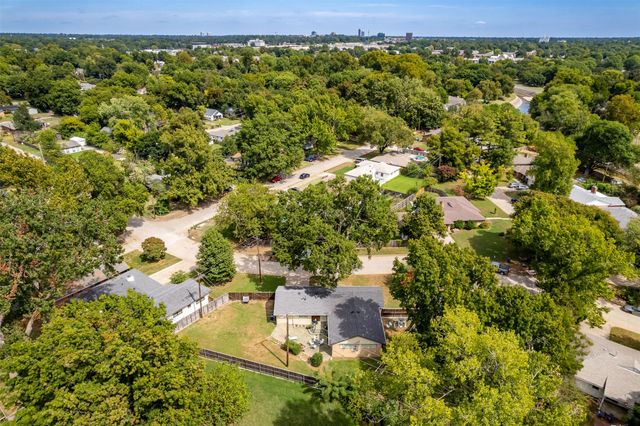 5622 S Columbia Avenue, Tulsa, OK 74105