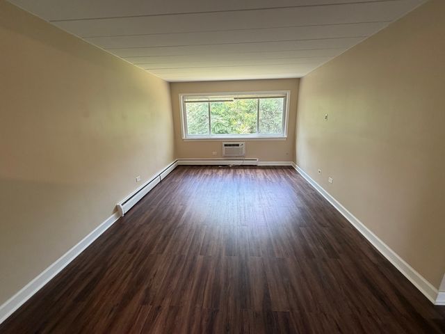 1307 College Avenue 205, Wheaton, IL 60187