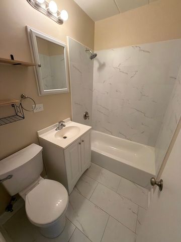 1307 College Avenue 205, Wheaton, IL 60187