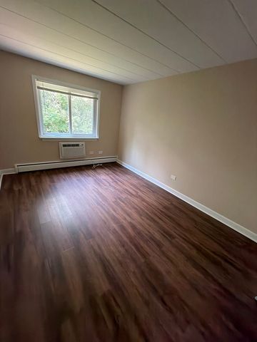 1307 College Avenue 205, Wheaton, IL 60187