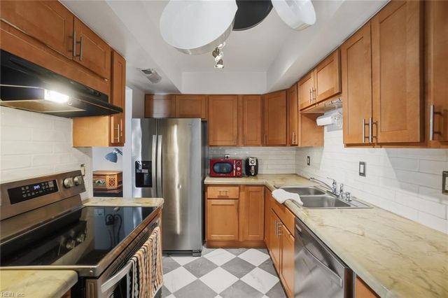 2469 Reagan AVE, Virginia Beach, VA 23454