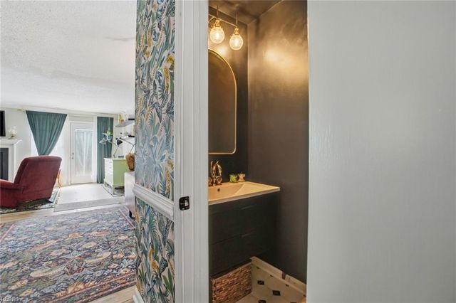 2469 Reagan AVE, Virginia Beach, VA 23454
