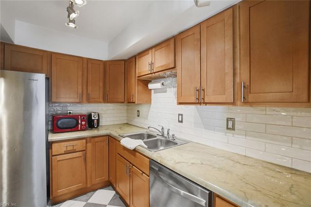 2469 Reagan AVE, Virginia Beach, VA 23454