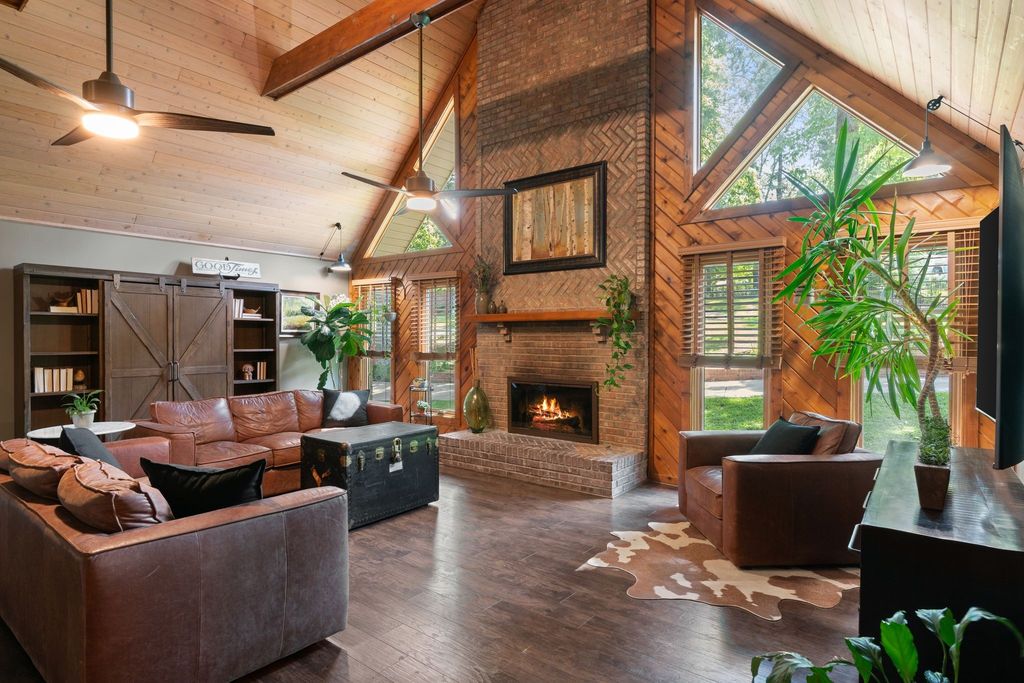1015 Red Oak Dr, Greenbrier, TN 37073