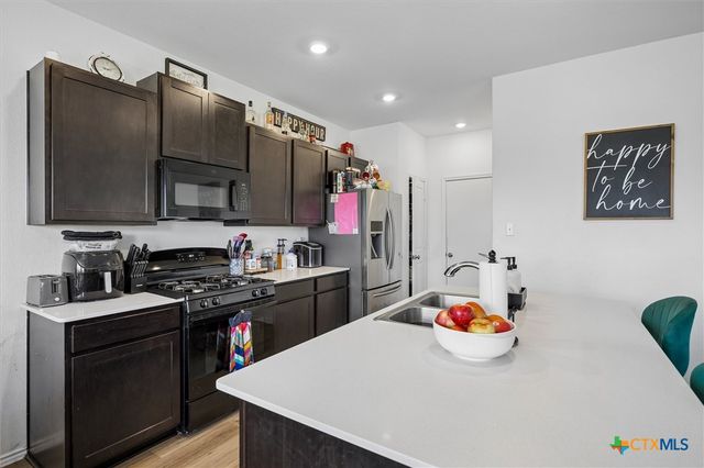 217 Canley Loop, Hutto, TX 78634