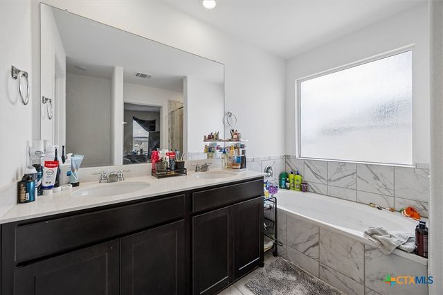 217 Canley Loop, Hutto, TX 78634