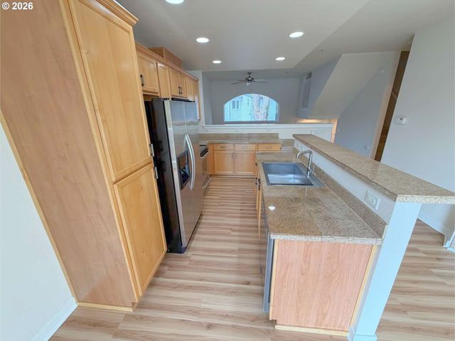 8329 Sw 24TH Ave, Portland, OR 97219