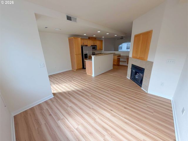 8329 Sw 24TH Ave, Portland, OR 97219