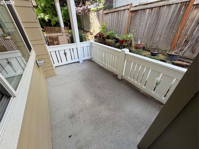8329 Sw 24TH Ave, Portland, OR 97219
