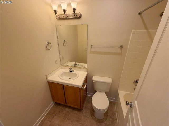 8329 Sw 24TH Ave, Portland, OR 97219