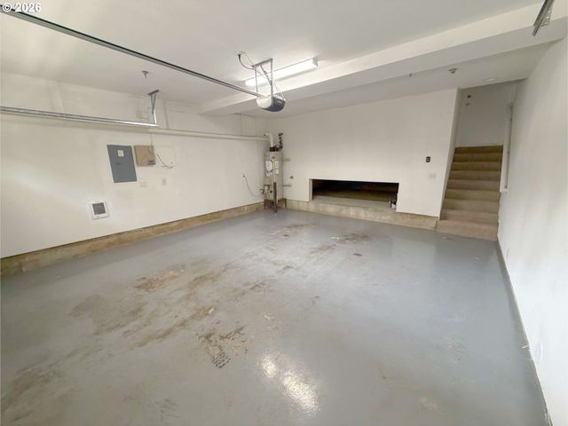 8329 Sw 24TH Ave, Portland, OR 97219