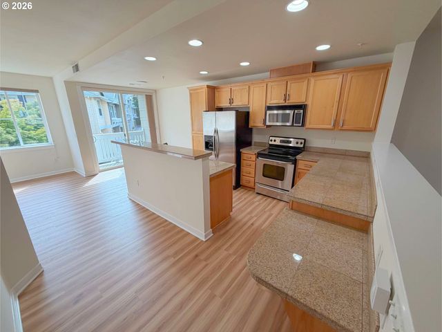 8329 Sw 24TH Ave, Portland, OR 97219