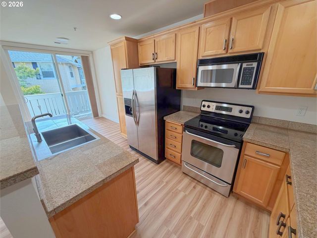 8329 Sw 24TH Ave, Portland, OR 97219