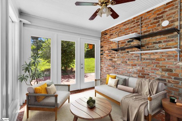 2821 Poinsett Highway, Greenville, SC 29609