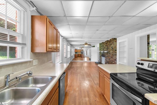 2821 Poinsett Highway, Greenville, SC 29609