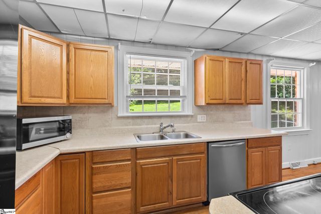 2821 Poinsett Highway, Greenville, SC 29609