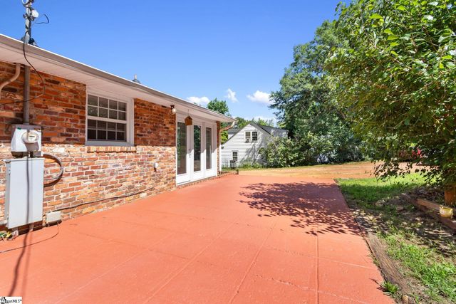2821 Poinsett Highway, Greenville, SC 29609