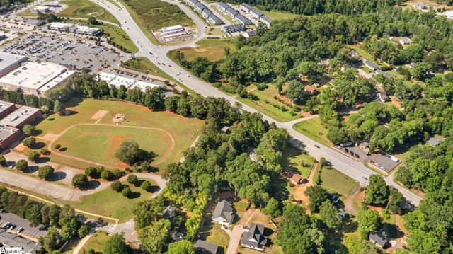 2821 Poinsett Highway, Greenville, SC 29609