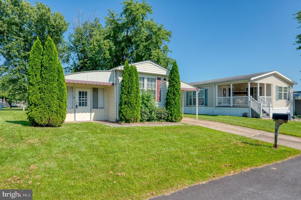 3617 DAHLIA LN, Middle River, MD 21220