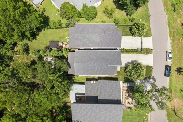 2013B Hutton Dr, Nashville, TN 37210