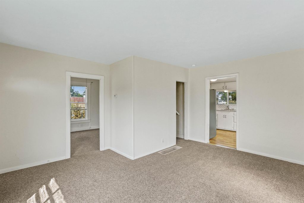 1003 E Rich Ave, Spokane, WA 99207 photo 4