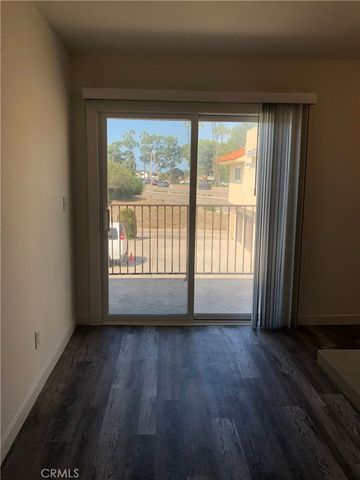 17011 Sims Lane 4, Huntington Beach, CA 92649