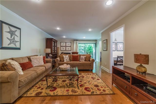 170 Birchwood Close, Chappaqua, NY 10514