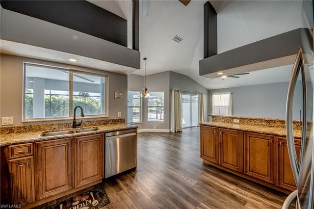 823 SW 10th ST, Cape Coral, FL 33991