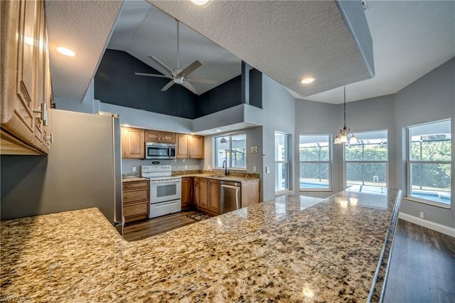 823 SW 10th ST, Cape Coral, FL 33991