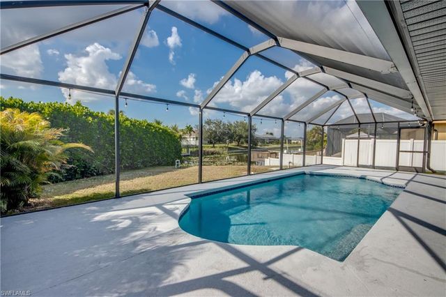 823 SW 10th ST, Cape Coral, FL 33991