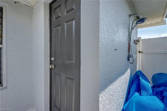 823 SW 10th ST, Cape Coral, FL 33991