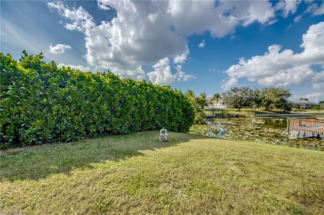 823 SW 10th ST, Cape Coral, FL 33991
