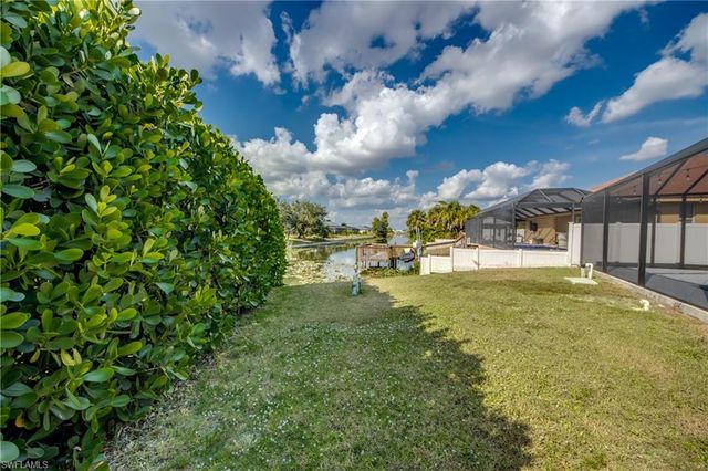 823 SW 10th ST, Cape Coral, FL 33991