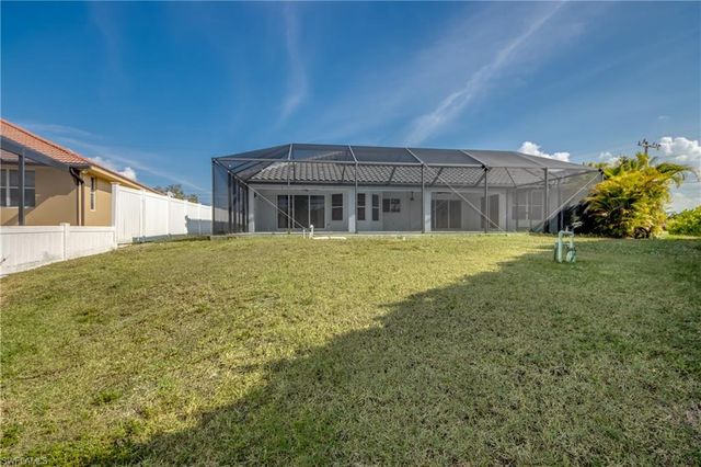 823 SW 10th ST, Cape Coral, FL 33991