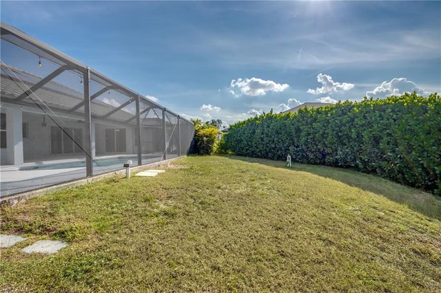 823 SW 10th ST, Cape Coral, FL 33991