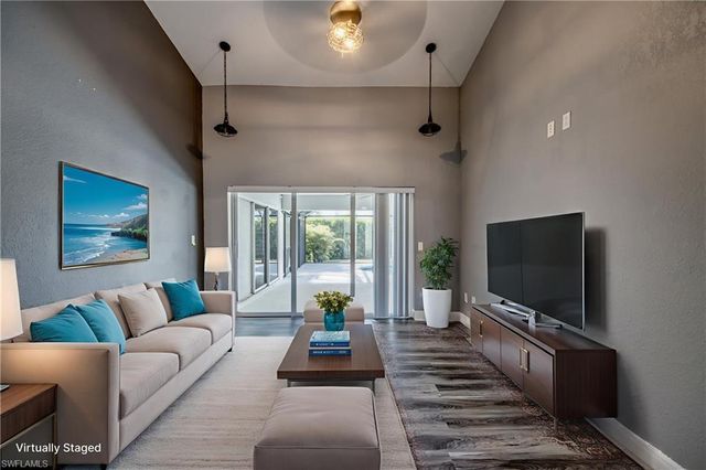 823 SW 10th ST, Cape Coral, FL 33991