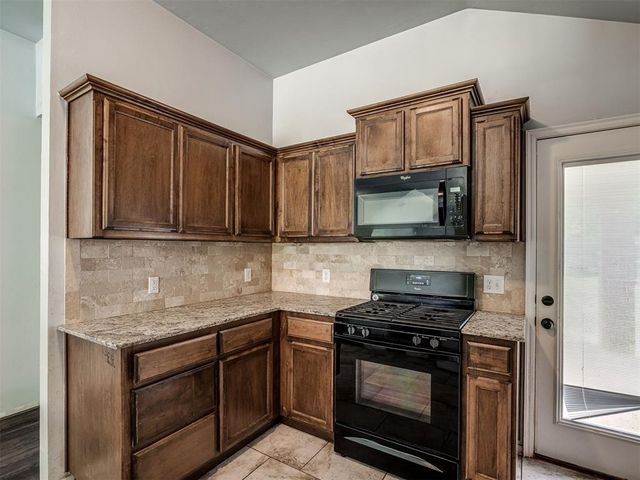 1225 Hickory Creek Drive, Yukon, OK 73099