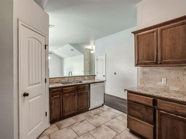 1225 Hickory Creek Drive, Yukon, OK 73099