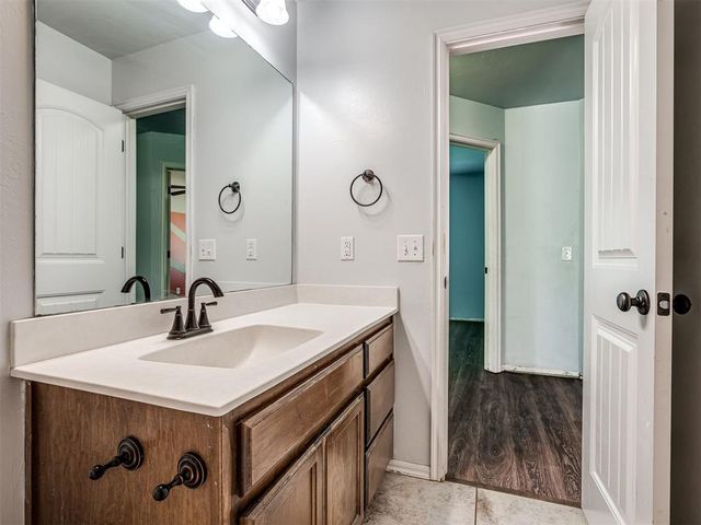 1225 Hickory Creek Drive, Yukon, OK 73099