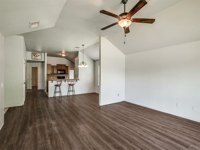 1225 Hickory Creek Drive, Yukon, OK 73099