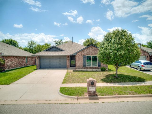 1225 Hickory Creek Drive, Yukon, OK 73099