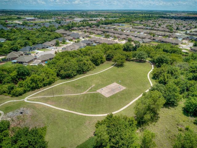 1225 Hickory Creek Drive, Yukon, OK 73099