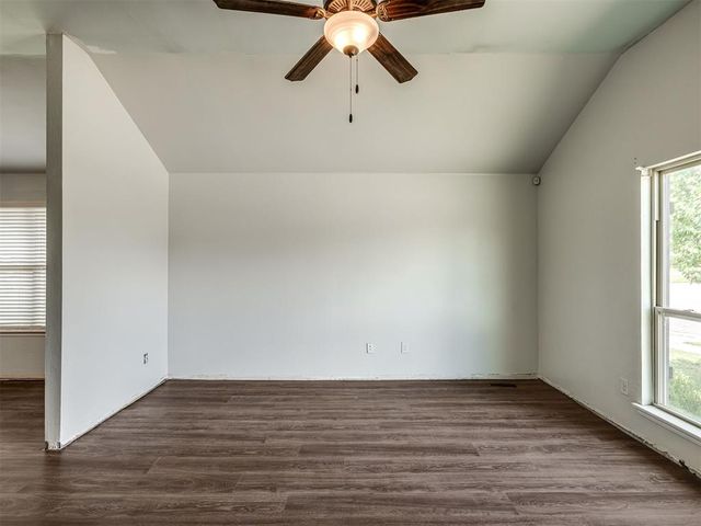 1225 Hickory Creek Drive, Yukon, OK 73099