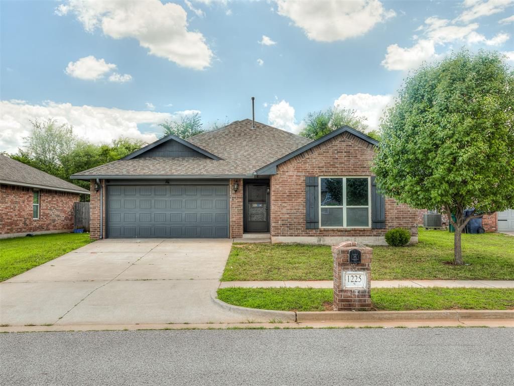 1225 Hickory Creek Drive, Yukon, OK 73099