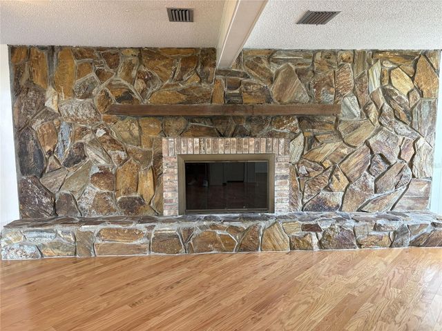 1008 LADY GUINEVERE DRIVE, Valrico, FL 33594