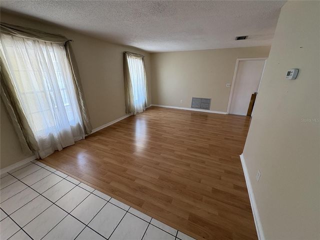 1008 LADY GUINEVERE DRIVE, Valrico, FL 33594