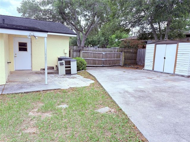 1008 LADY GUINEVERE DRIVE, Valrico, FL 33594