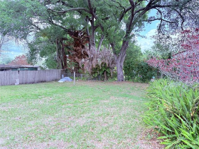 1008 LADY GUINEVERE DRIVE, Valrico, FL 33594