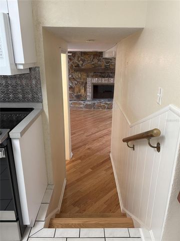 1008 LADY GUINEVERE DRIVE, Valrico, FL 33594